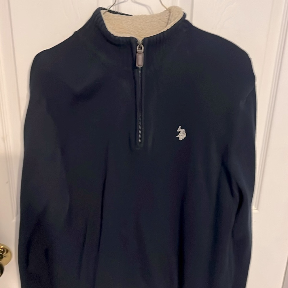 Men’s navy blue sweater